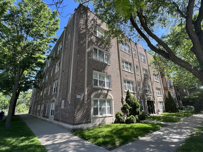 Building Photo - 2122 W Arthur Ave Unit 3