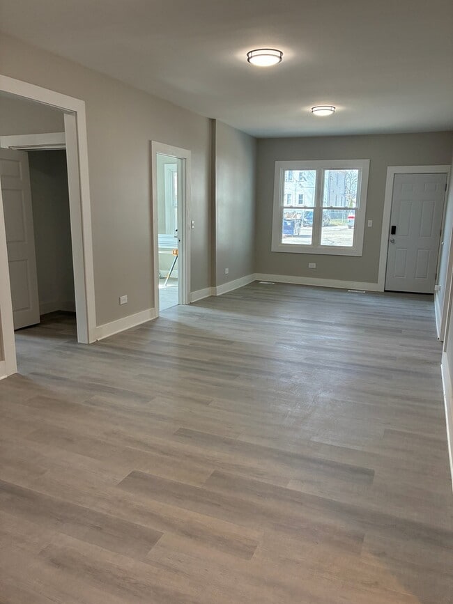 Photo - 1542 Victoria Ave