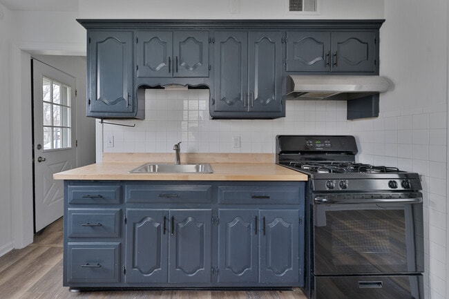 Photo - 98 N Navarre Ave