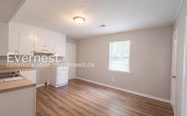 Photo - 3 Bed/1 Bath Home with Off-Street Parking / Vouchers Accepted / Available Now!