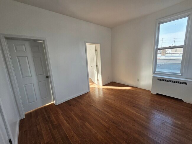 Building Photo - 1103 Grand Ave Unit 1