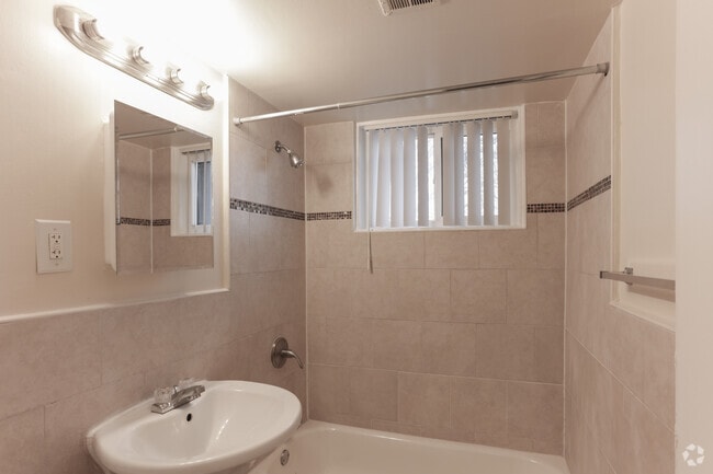 1BR, 1BA - 530 SF