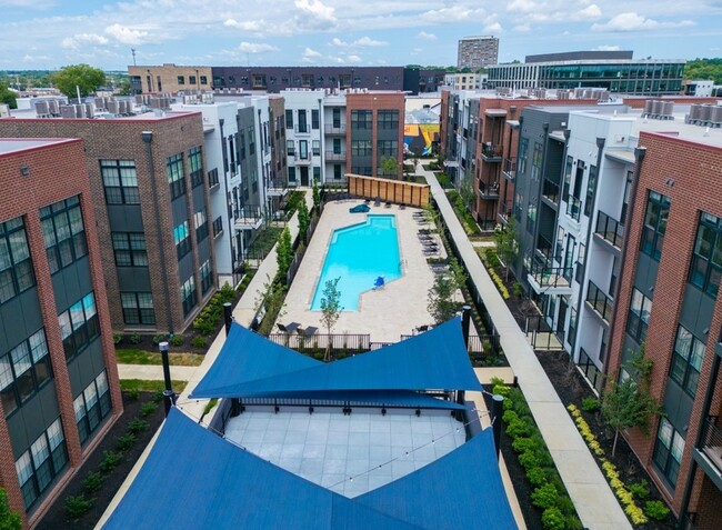 8 on the Park Pool and Lounge