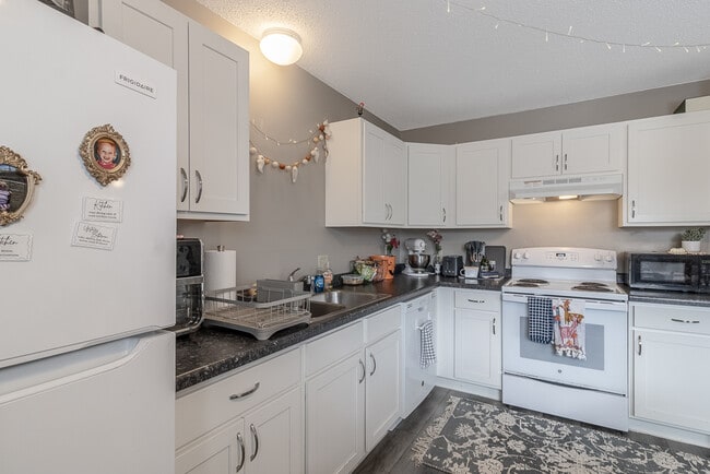 Photo - 202 Balcerzak Dr