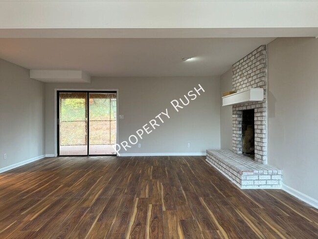 Photo - 2945 Old Britain Cir