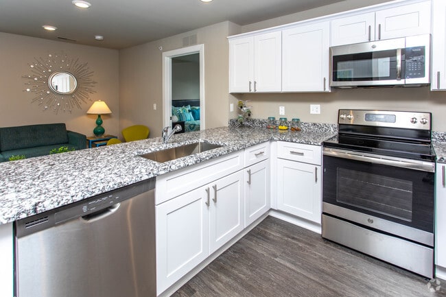 2BR, 2BA - 936 SF UPPER - Sterling Landings