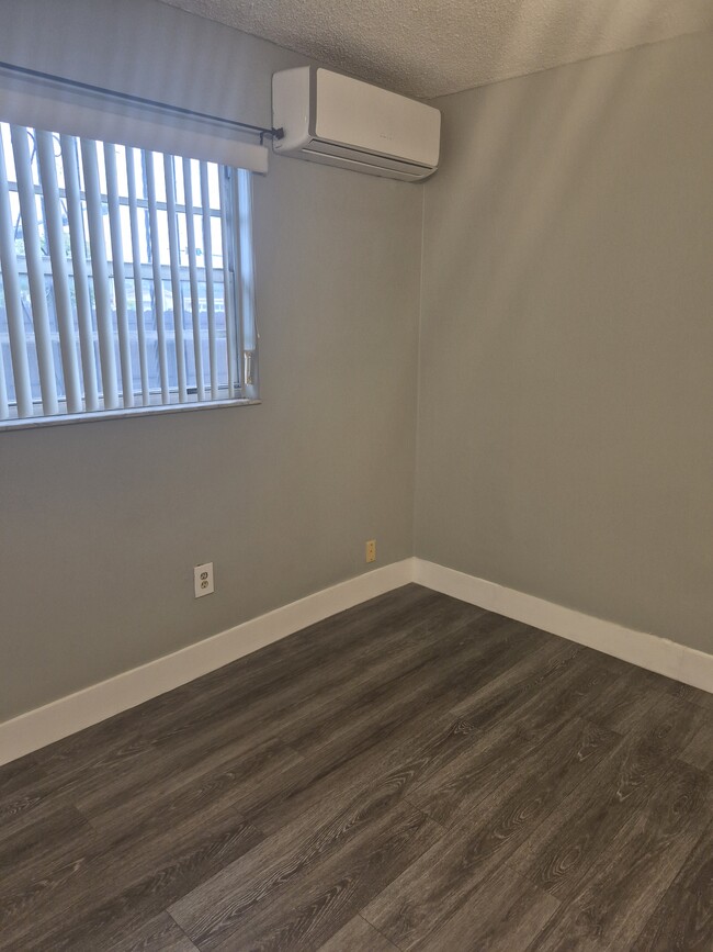 Photo - 791 E 43rd St