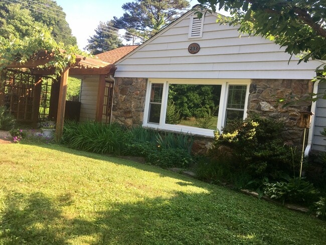 Photo - Wonderful Kenilworth location! Lovely landscaping and beautiful hardwood flooring!