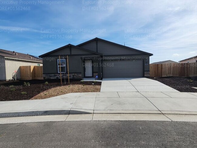 Newly constructed 4 bedroom/ 3 bathroom home. - Newly constructed 4 bedroom/ 3 bathroom home.