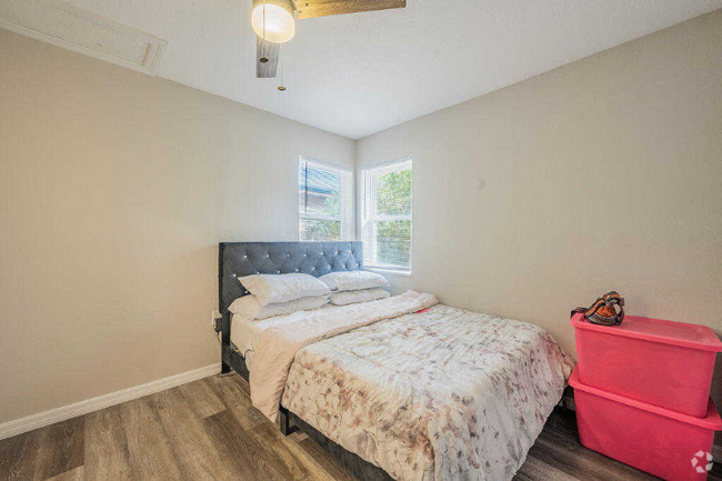 Building Photo - 1053 Kenmore St Rental