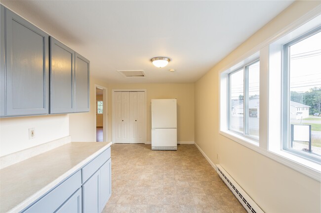 Building Photo - 4 Smoke St Unit 1