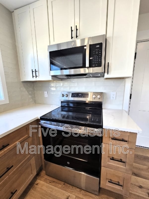 Photo - 199 King St