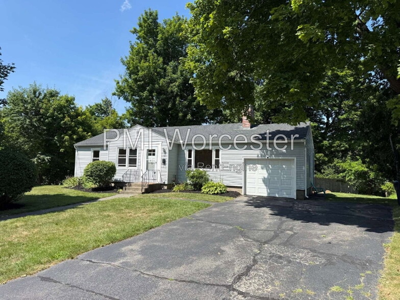 122 Crescent St