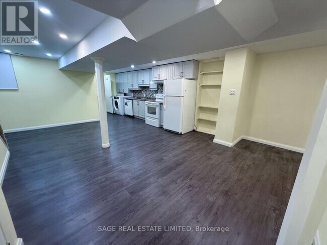 Photo - 64 Durness Ave