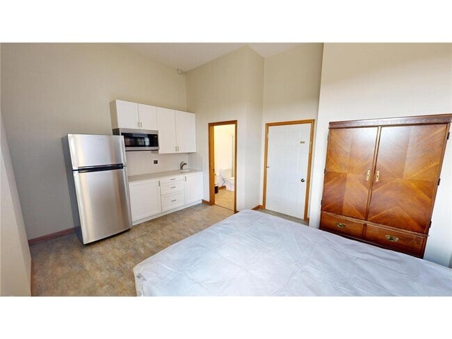Building Photo - 542 Benson Ave SW Unit Efficiancy Rental
