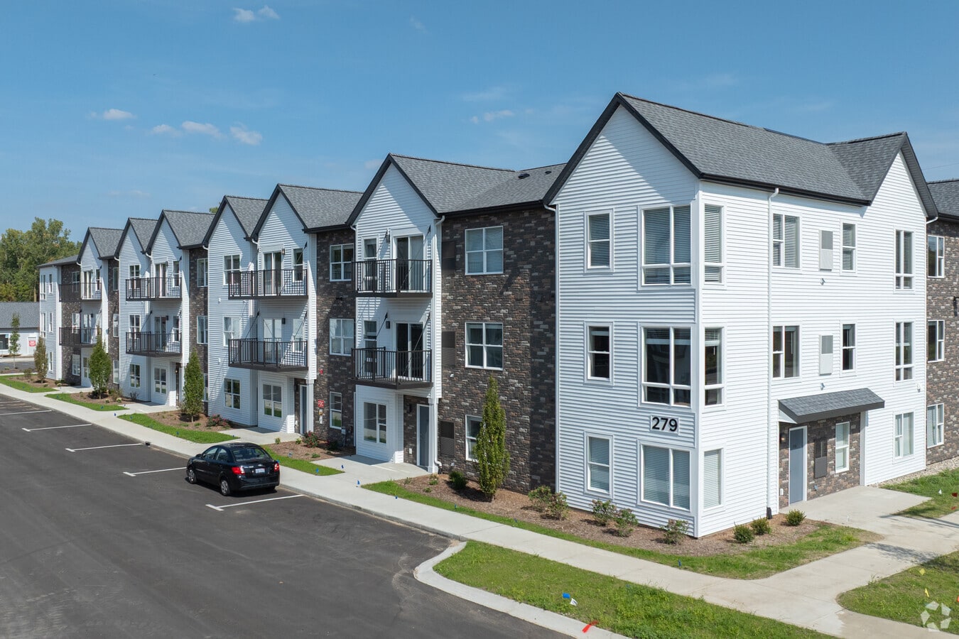 Lakewood Place Apartment Village - Lakewood Place Apartment Village