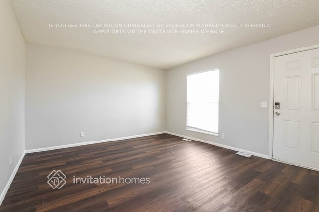 Photo - 9739 Steele St