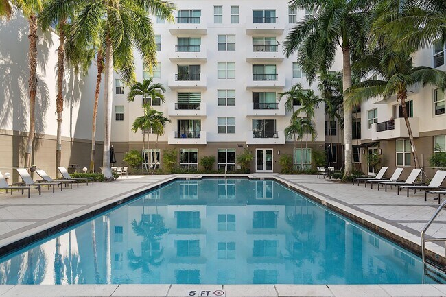 Photo - 2421 NE 65th St Unidad 506