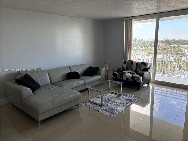 Photo - 427 Golden Isles Dr Unidad 10d