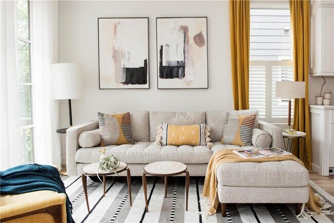 Photo - 644 Woodward Ave SE