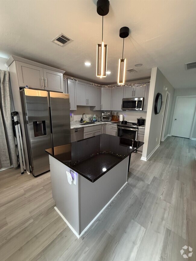 Building Photo - 1305 Airport Dr Unit A05 Rental