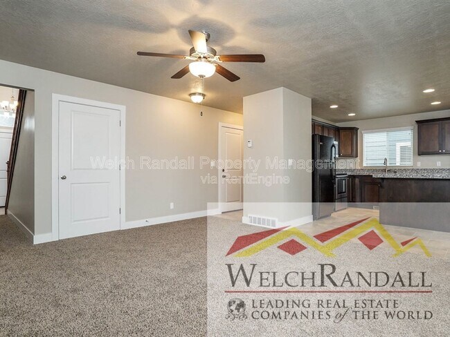 Photo - 2542 Andover St