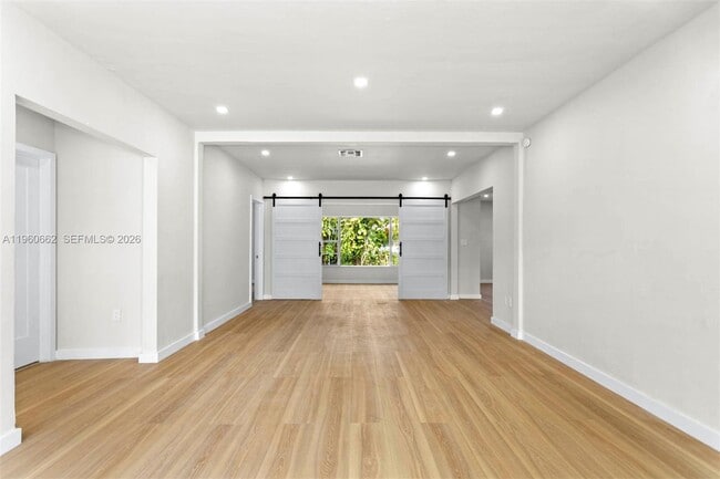 Photo - 9132 Froude Ave