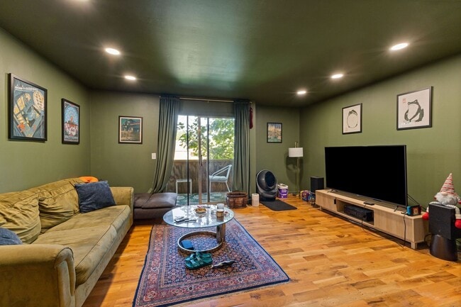 Photo - 515 Basswood Ave