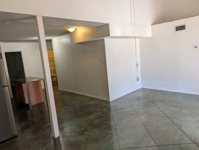 Photo - 805 Avenue C