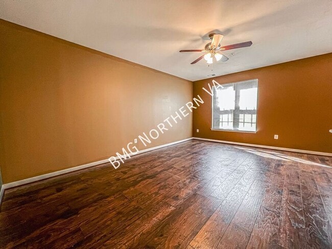 Photo - 9535 Center St