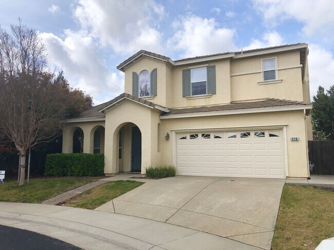 Great House near School! - Great House near School!