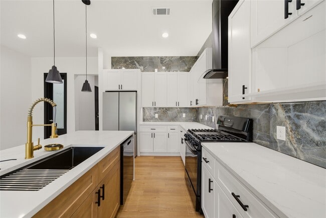 Photo - 4441 Gunter St