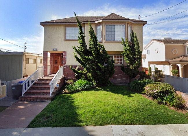 FRONT OF HOUSE-STREET VIEW - 2106 Clark Ln