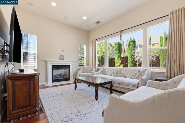 Photo - 165 Paddington Ct