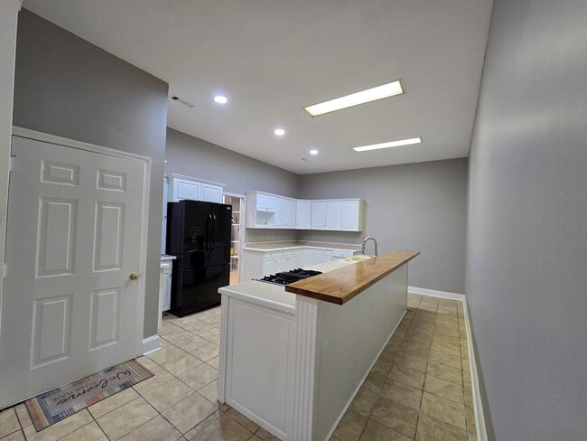 Photo - 900 Race Track Rd