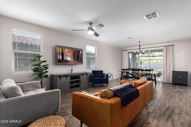 Photo - 631 E Buckingham Ave