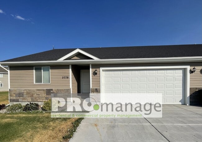 Building Photo - 3 Bed, 2 Bath Town Home w/ 2 Car Garage - Idaho Falls