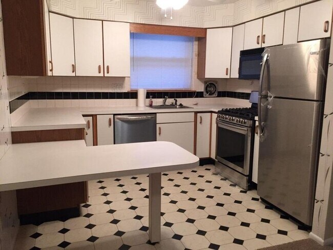 Photo - 1637 Borbeck Ave