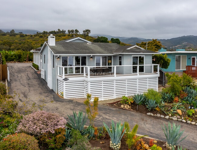 Building Photo - 2430 Whitney Ave