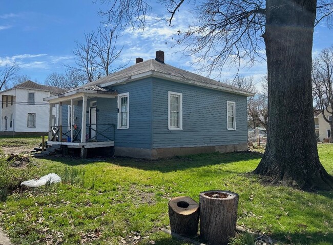 Building Photo - BISMARCK - 2 Bedroom home on large corner lot - $399.30 MONTH / $999 DOWN