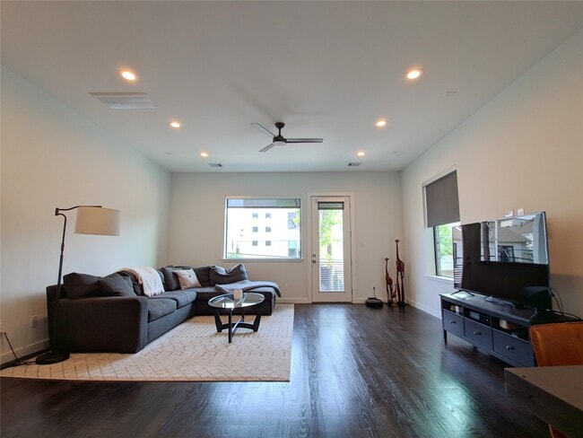 Photo - 4307 Schuler St