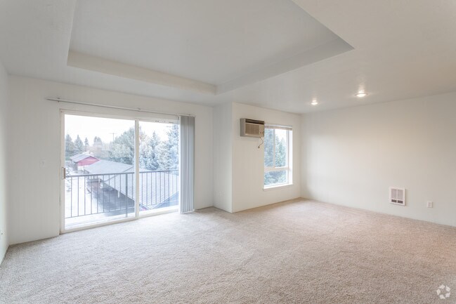 2BR, 1BA - 925 SF - Spruce