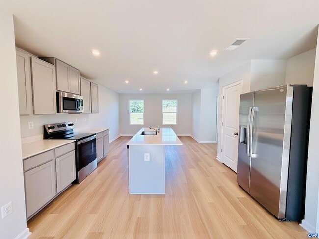 83 Laurin St