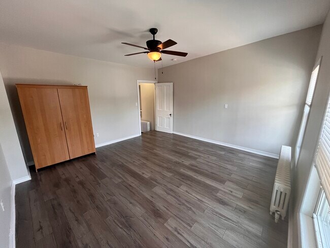 Photo - 124 Wellington St