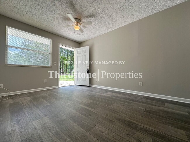 Building Photo - 1160 Comanche St Unit 2