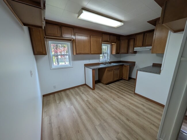 Photo - 415 S Silverleaf St