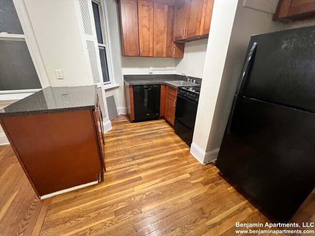 Photo - 1798 Beacon St