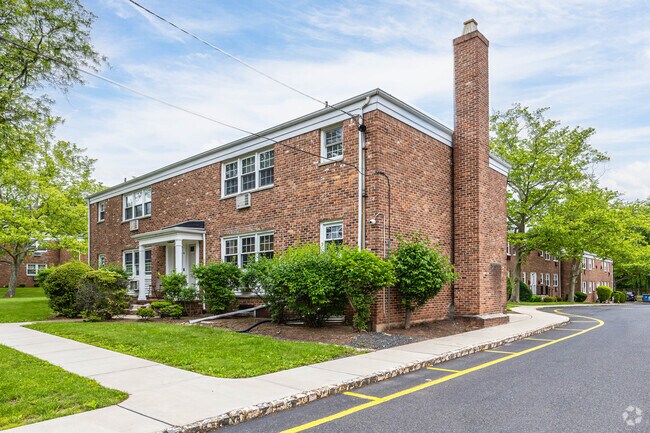 Photo - Metuchen Manor