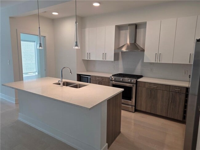 Building Photo - 775 Juniper St NE Unit 321