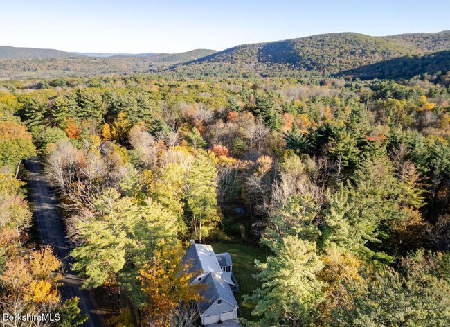 Photo - 230 Middle Rd